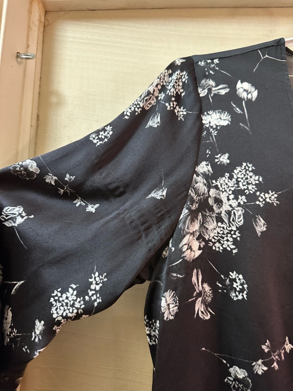 Cami NYC 100% Silk Floral Tie Front Blouse Medium Black Romantic Boho Top - Picture 2 of 10